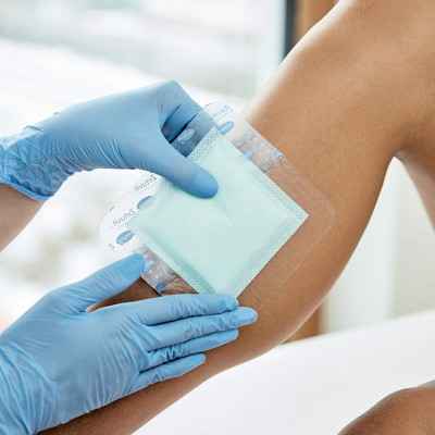 Επιθέματα κατακλίσεων Hartmann Resposorb Επιθέματα κατακλίσεων αυτοκόλλητα Hartmann Resposorb Silicone Border 12,5x12,5 cm | ...
