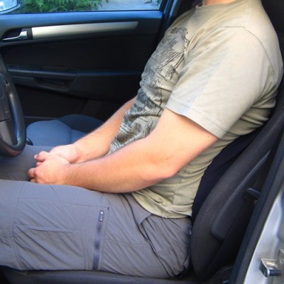 Το ανατομικό μαξιλάρι μέσης τοποθετείται εύκολα στη θέση του οδηγού και είναι απαραίτητο βοήθημα σε πολύωρη οδήγηση